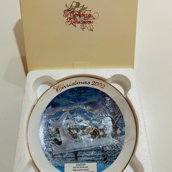 2002 Avon Christmas Plate - Picture 4 of 4